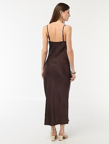 Robe longue satinée à fines bretelles