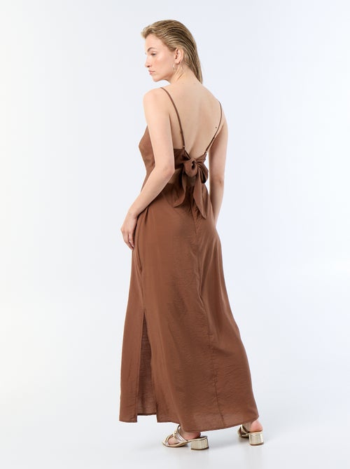 Robe longue satinée à fines bretelles - Kiabi