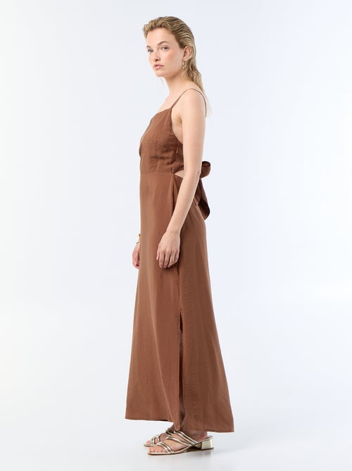 Robe longue satinée à fines bretelles - Kiabi