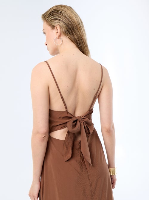 Robe longue satinée à fines bretelles - Kiabi