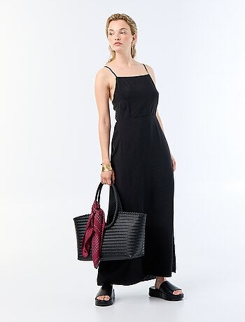 Robe longue satinée à fines bretelles