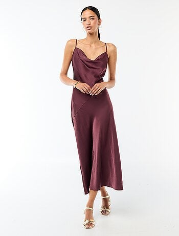 Robe longue satinée à fines bretelles