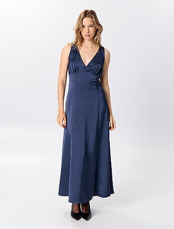 Robe longue satinée et drapée