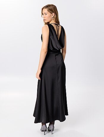 Robe longue satinée et drapée