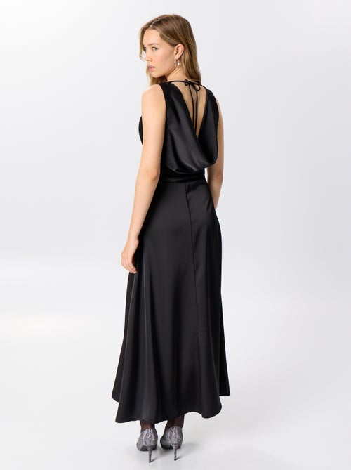 Robe longue satinée et drapée - Kiabi Robe longue satinée et drapée - Kiabi