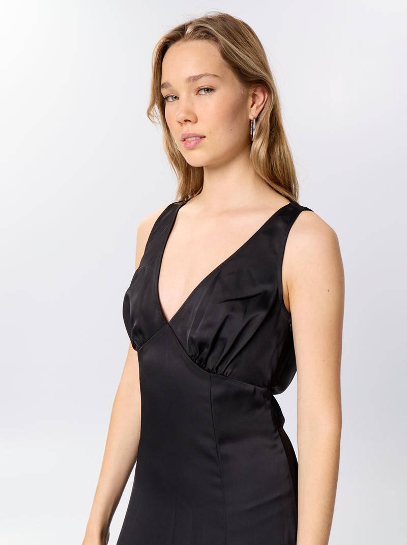 Robe longue satinée et drapée Noir - Kiabi