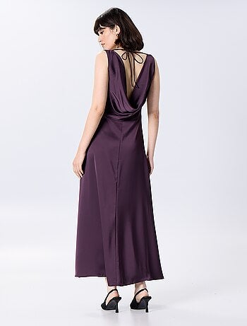 Robe longue satinée et drapée
