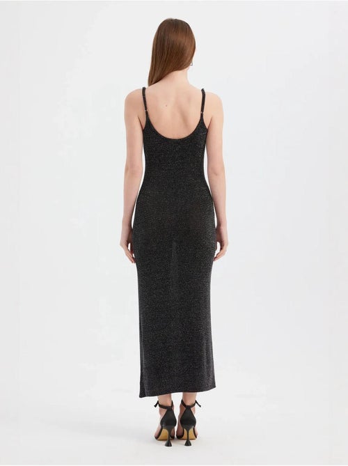 Robe longue tissée unie à bretelles spaghetti - Kiabi Robe longue tissée unie à bretelles spaghetti - Kiabi