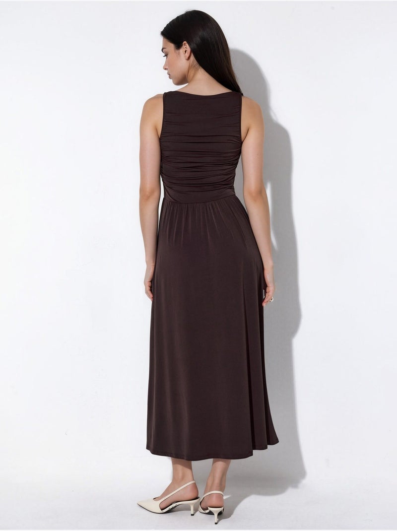 Robe longue trapèze à encolure bateau Marron foncé - Kiabi