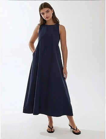 Robe longue trapèze sans manches à col ras du cou