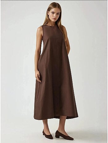 Robe longue trapèze sans manches à col ras du cou