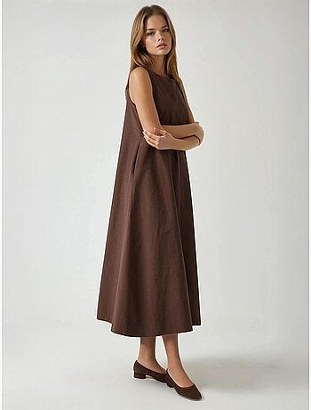 Robe longue trapèze sans manches à col ras du cou