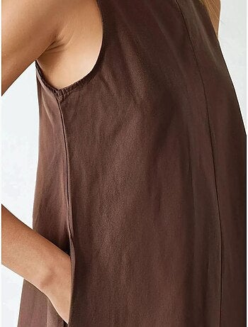 Robe longue trapèze sans manches à col ras du cou