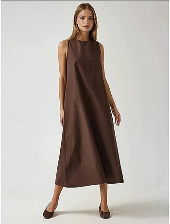 Robe longue trapèze sans manches à col ras du cou
