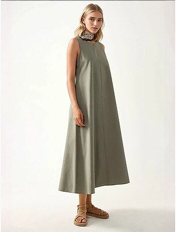 Robe longue trapèze sans manches à col ras du cou