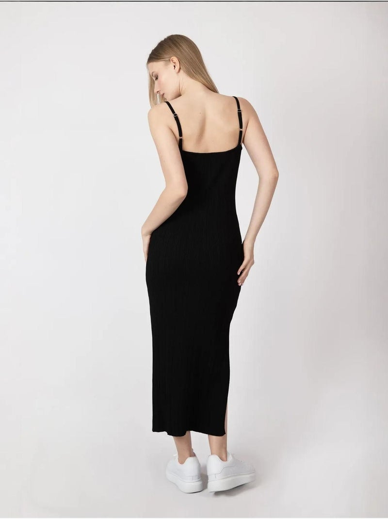 Robe longue tricotée à bretelles et col rond Noir - Kiabi
