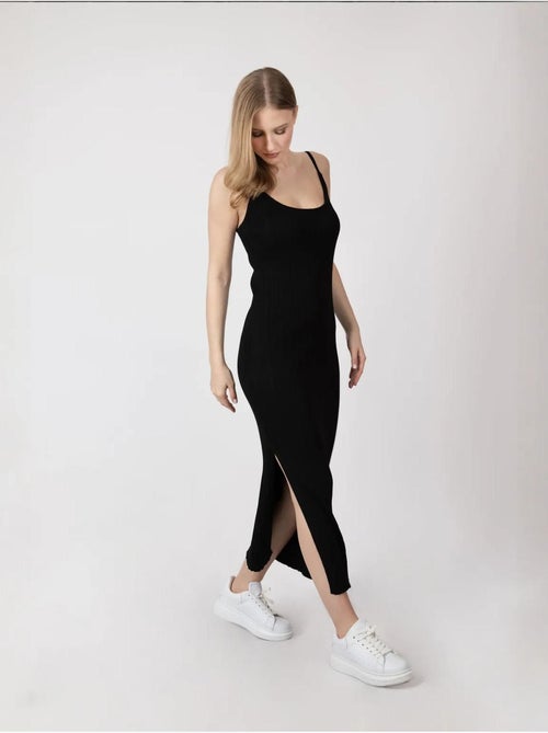 Robe longue tricotée à bretelles et col rond - Kiabi