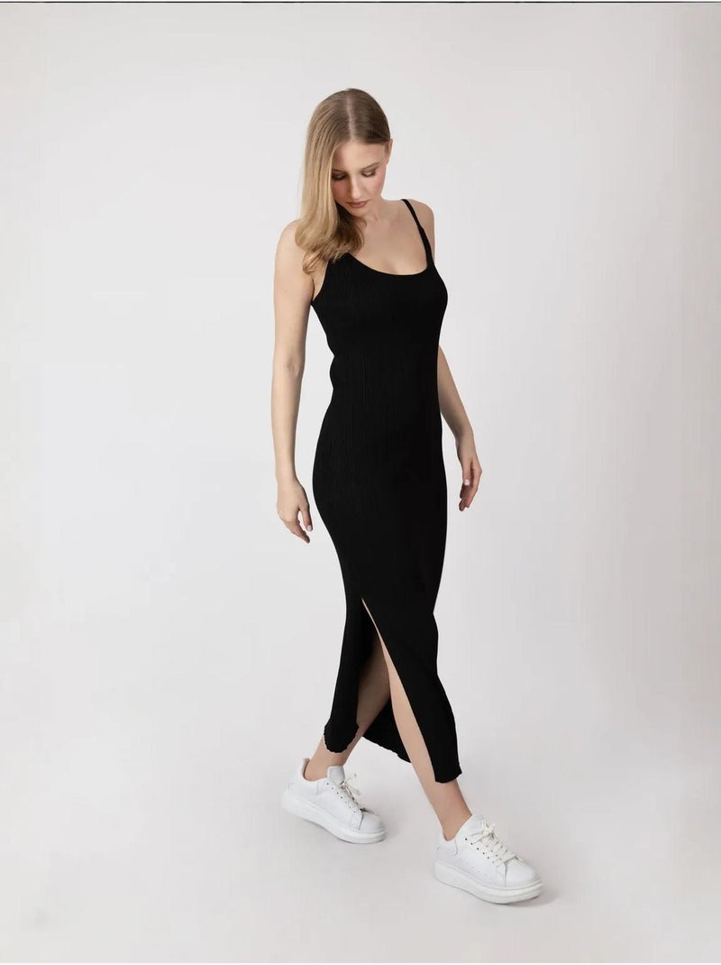 Robe longue tricotée à bretelles et col rond Noir - Kiabi