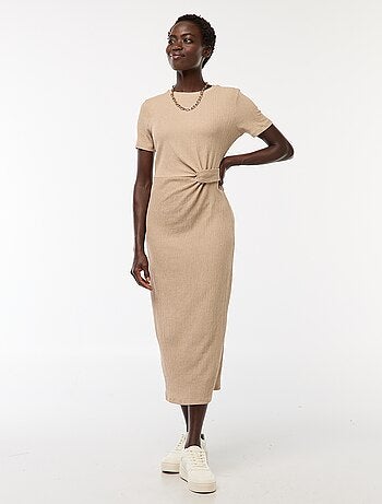 Robe longue twistée à la taille