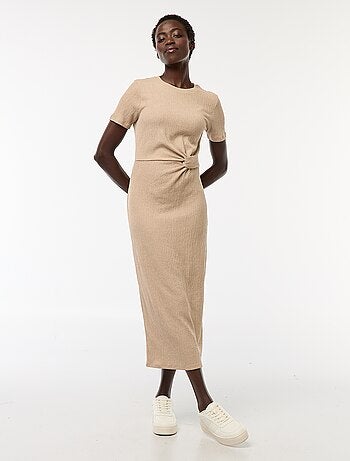 Robe longue twistée à la taille