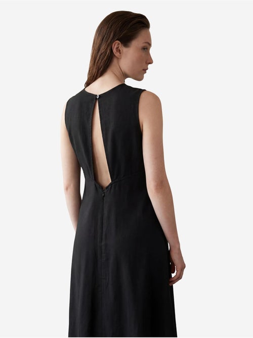 Robe maxi sans manches avec col en u et découpe my fashion - Kiabi Robe maxi sans manches avec col en u et découpe my fashion - Kiabi