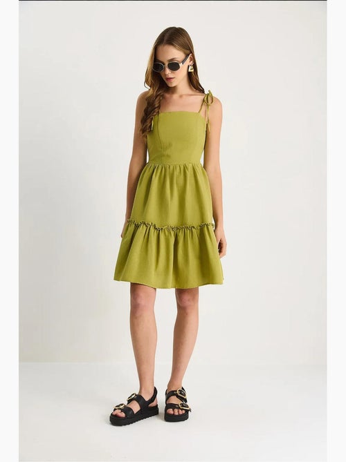 Robe mi-longue à col carré et coupe a avec détails de reliure lucci - Kiabi Robe mi-longue à col carré et coupe a avec détails de reliure lucci - Kiabi