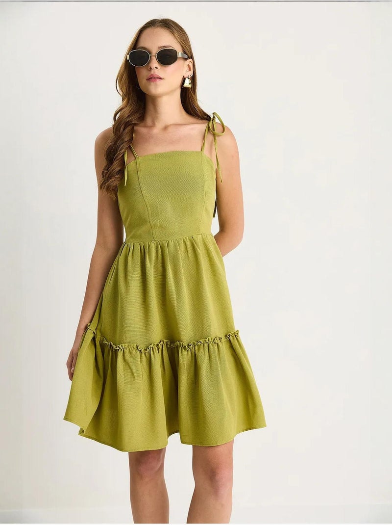 Robe mi-longue à col carré et coupe a avec détails de reliure lucci Vert tilleul - Kiabi