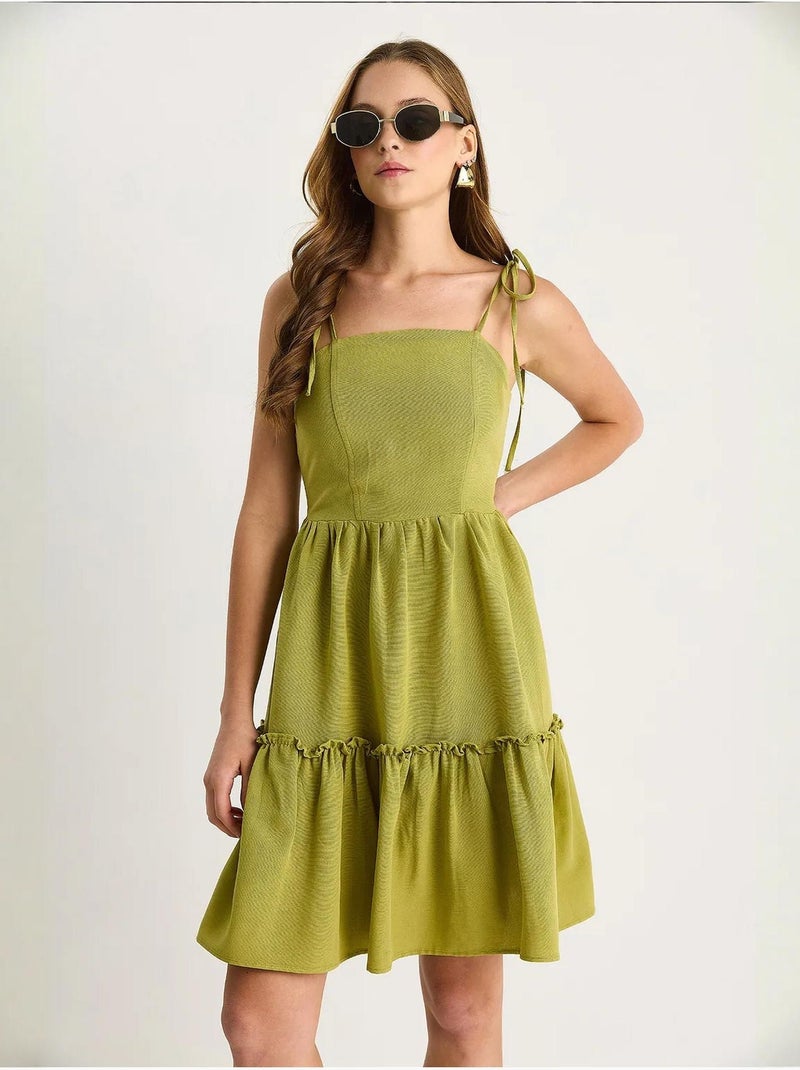 Robe mi-longue à col carré et coupe a avec détails de reliure lucci Vert tilleul - Kiabi