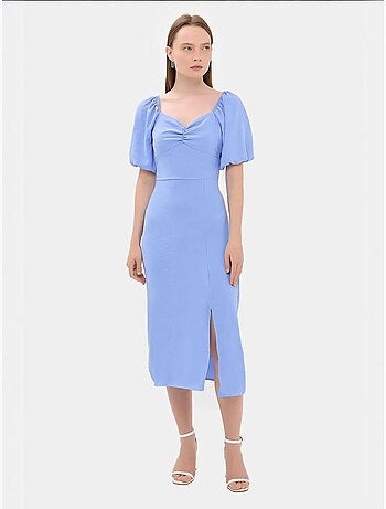Robe mi-longue à col en cœur et fente latérale