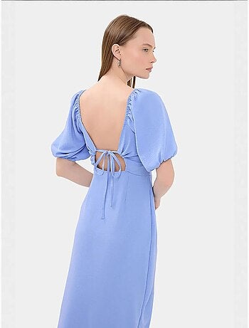 Robe mi-longue à col en cœur et fente latérale