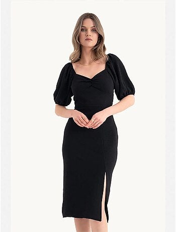 Robe mi-longue à col en cœur et fente latérale
