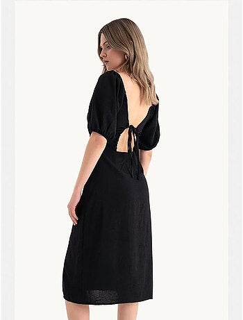 Robe mi-longue à col en cœur et fente latérale