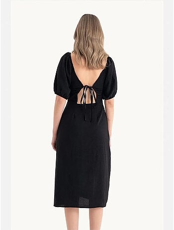 Robe mi-longue à col en cœur et fente latérale