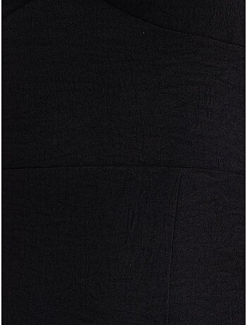 Robe mi-longue à col en cœur et fente latérale