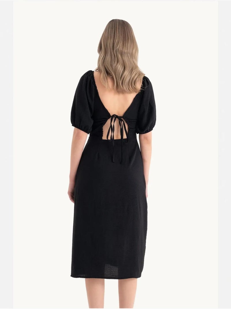 Robe mi-longue à col en cœur et fente latérale Noir - Kiabi