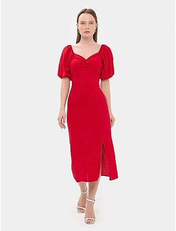Robe mi-longue à col en cœur et fente latérale