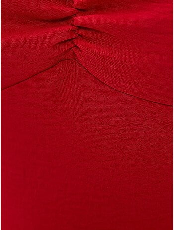 Robe mi-longue à col en cœur et fente latérale