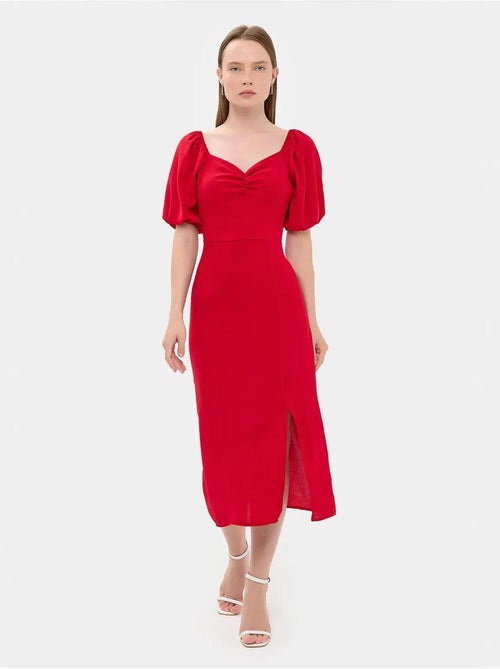 Robe mi-longue à col en cœur et fente latérale - Kiabi