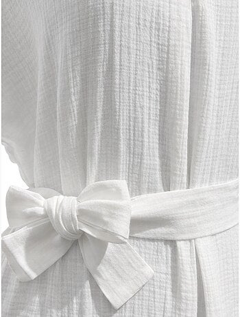 Robe mi-longue à col en v et détails accessoires mixray