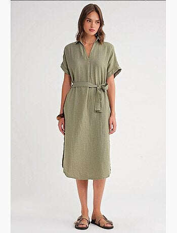 Robe mi-longue à col en v et détails accessoires mixray