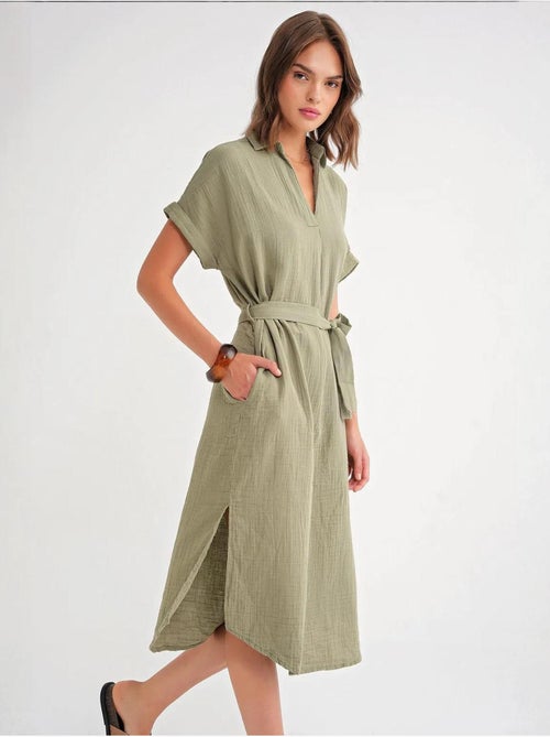 Robe mi-longue à col en v et détails accessoires mixray - Kiabi Robe mi-longue à col en v et détails accessoires mixray - Kiabi