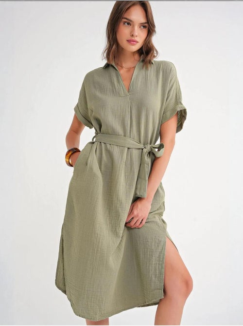 Robe mi-longue à col en v et détails accessoires mixray - Kiabi Robe mi-longue à col en v et détails accessoires mixray - Kiabi
