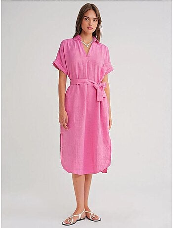 Robe mi-longue à col en v et détails accessoires mixray