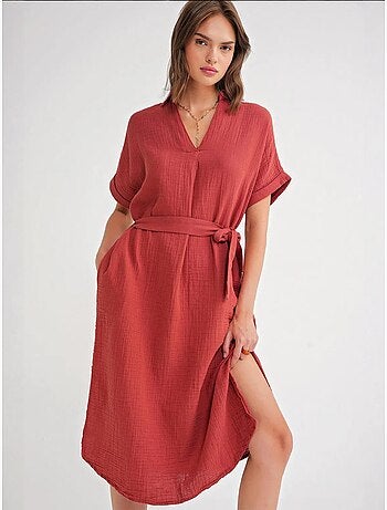 Robe mi-longue à col en v et détails accessoires mixray
