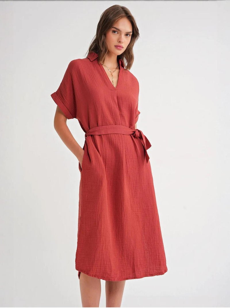 Robe mi-longue à col en v et détails accessoires mixray Rouge foncé - Kiabi