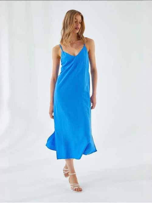 Robe mi-longue à col en v et fente mixray - Kiabi Robe mi-longue à col en v et fente mixray - Kiabi