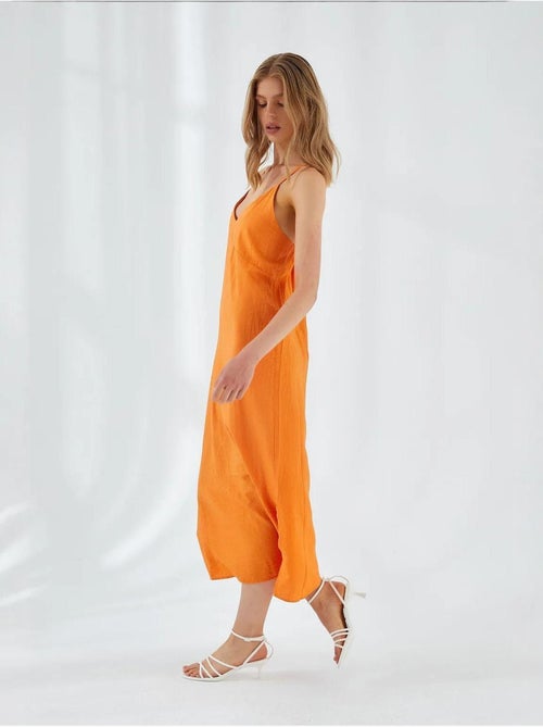 Robe mi-longue à col en v et fente mixray - Kiabi Robe mi-longue à col en v et fente mixray - Kiabi