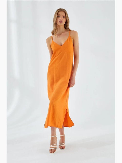 Robe mi-longue à col en v et fente mixray - Kiabi Robe mi-longue à col en v et fente mixray - Kiabi