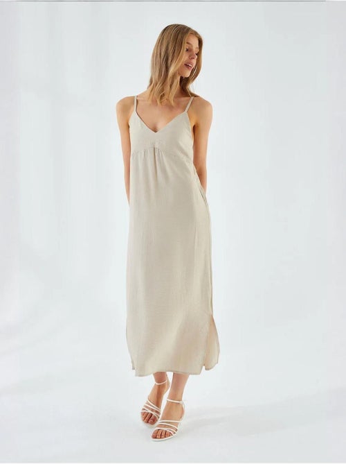 Robe mi-longue à col en v et fente mixray - Kiabi Robe mi-longue à col en v et fente mixray - Kiabi