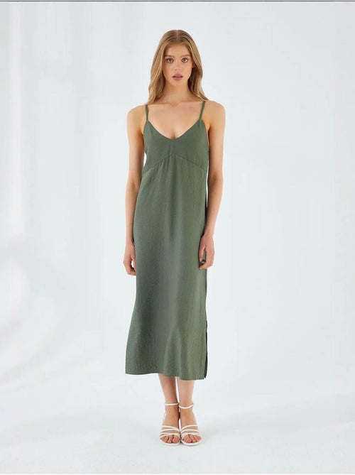 Robe mi-longue à col en v et fente mixray - Kiabi Robe mi-longue à col en v et fente mixray - Kiabi